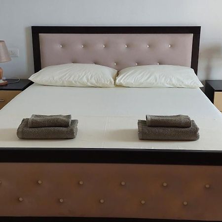 Apartment Tinka In Saranda Екстер'єр фото