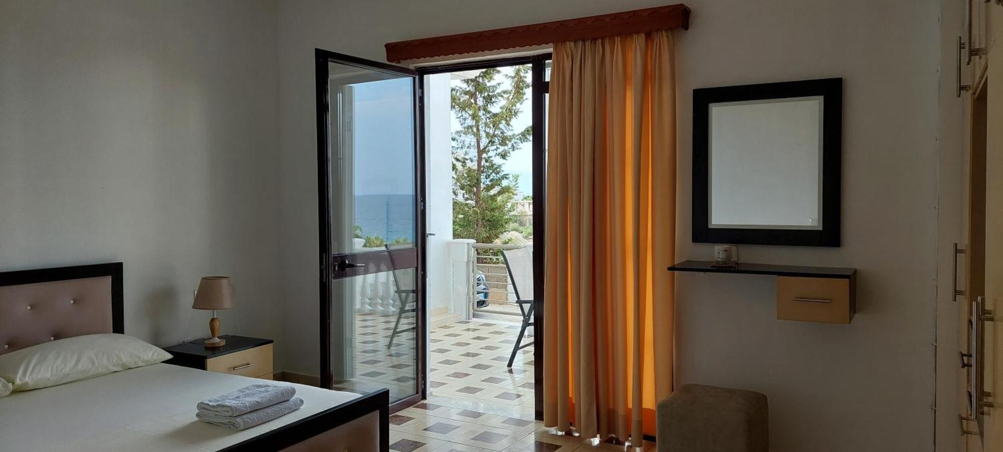 Apartment Tinka In Saranda Екстер'єр фото