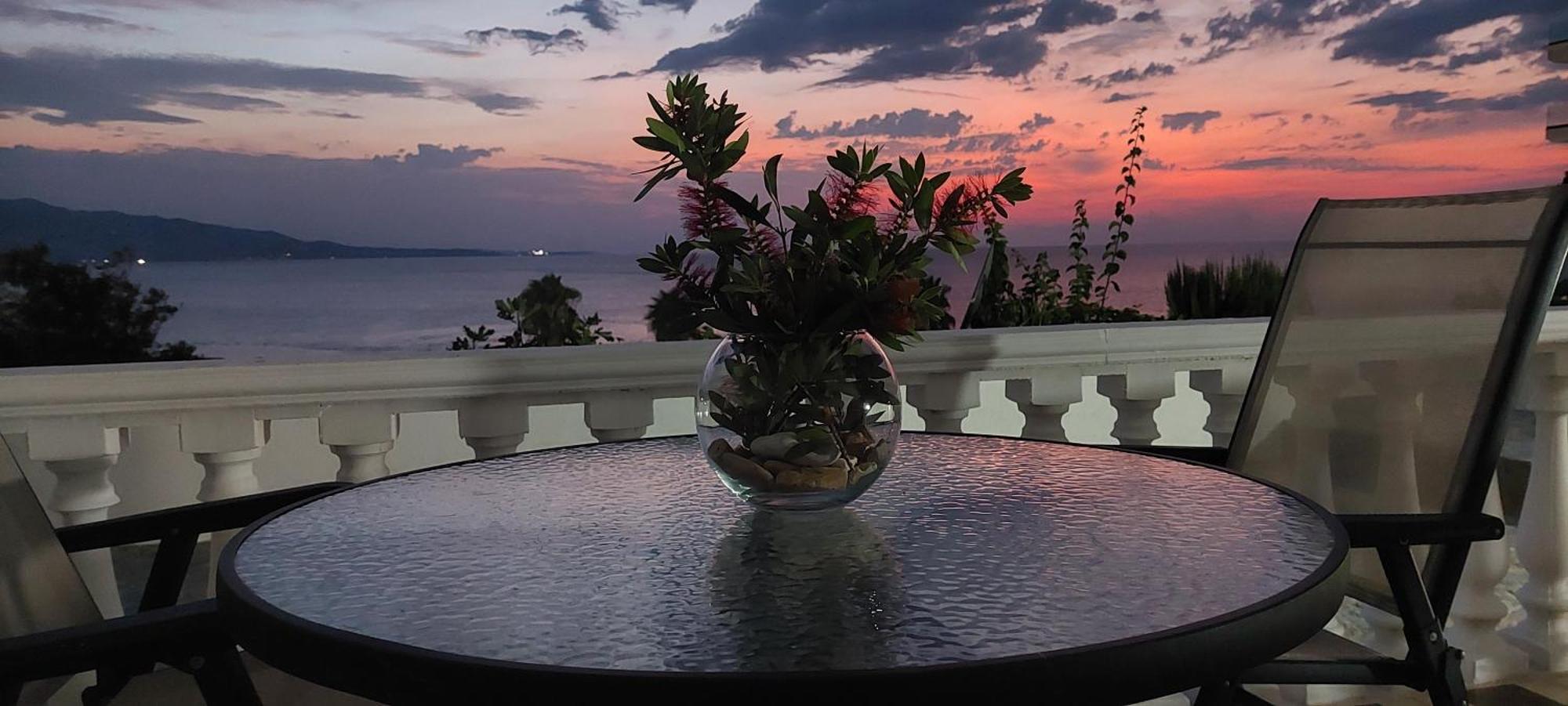 Apartment Tinka In Saranda Екстер'єр фото