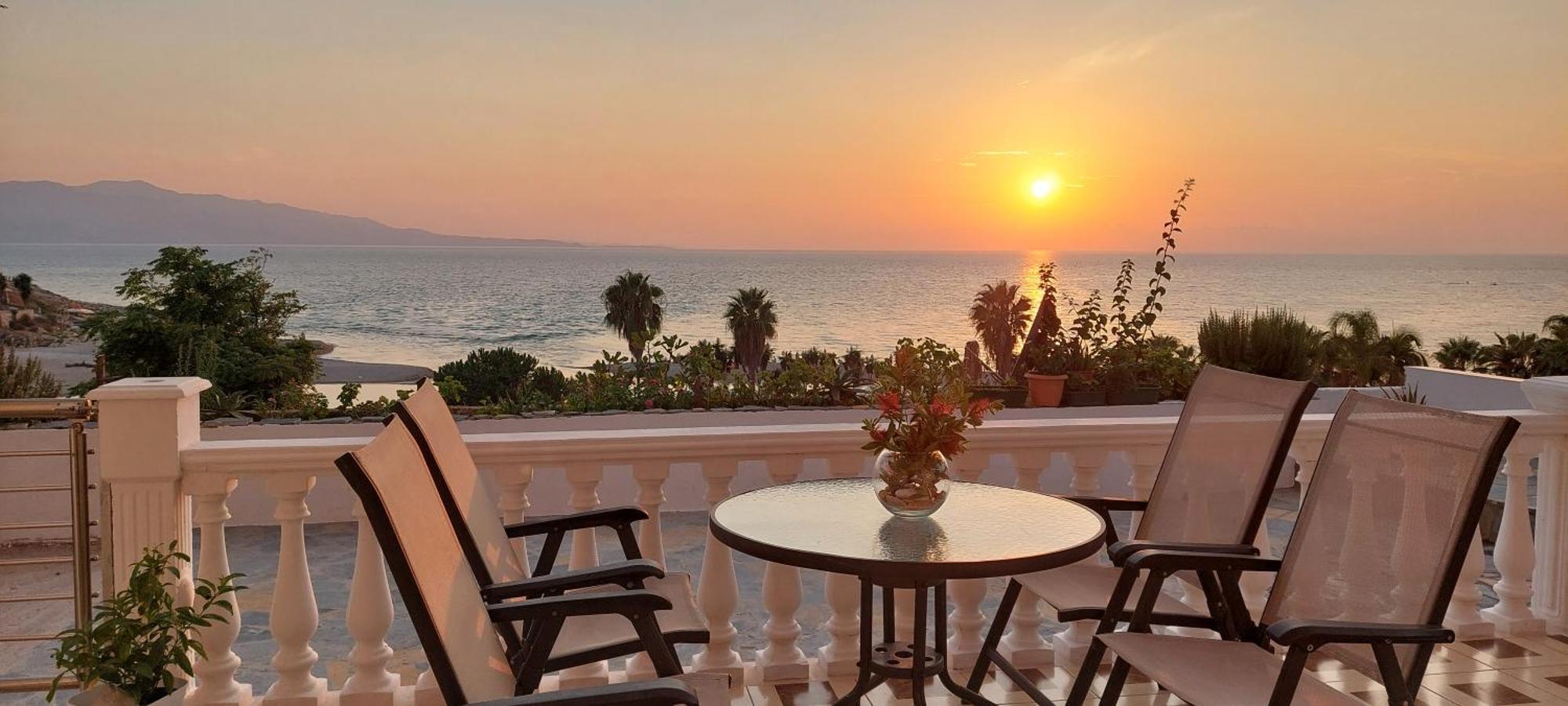 Apartment Tinka In Saranda Екстер'єр фото